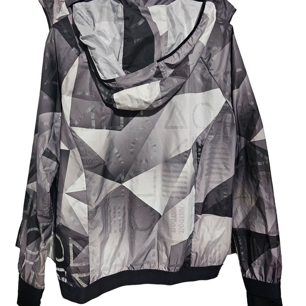 Nike - Picture 2 of 4